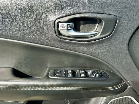 Used 2018 Jeep Compass Latitude w/ Popular Equipment Group image 17