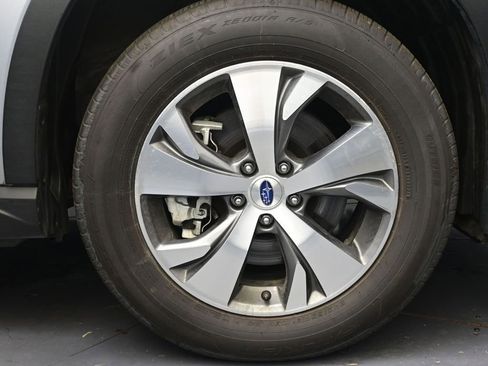 Used 2024 Subaru Ascent Premium w/ Convenience Package image 10