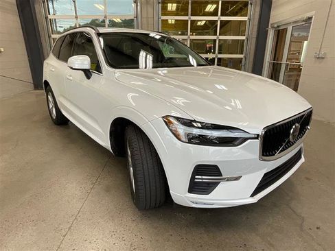 Used 2022 Volvo XC60 B5 Momentum image 7