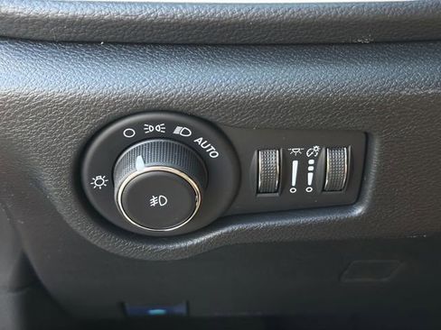 New 2026 Chrysler Pacifica Select FWD image 26