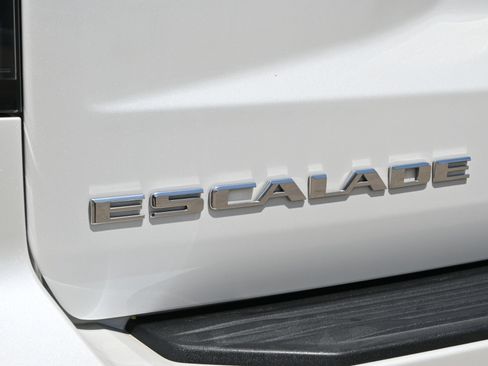 Used 2021 Cadillac Escalade ESV Sport Platinum RWD image 22
