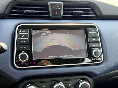 Used 2023 Nissan Versa SV FWD image 4