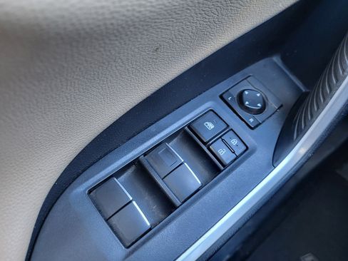 Used 2019 Toyota RAV4 Limited image 13