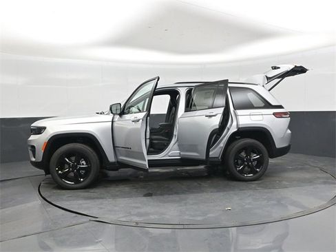 New 2025 Jeep Grand Cherokee Altitude image 47