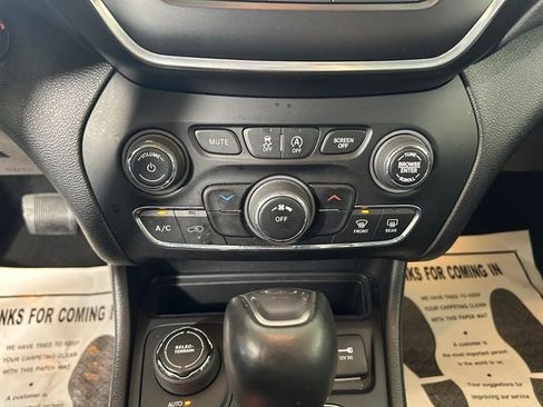 Used 2020 Jeep Cherokee Latitude Plus w/ Cold Weather Group AWD/4WD image 21
