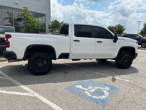 Used 2024 Chevrolet Silverado 2500 ZR2 w/ Technology Package AWD/4WD image 32