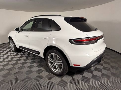 Certified 2025 Porsche Macan 2.0T image 3