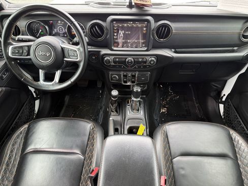 Used 2021 Jeep Wrangler Unlimited Sahara AWD/4WD image 2