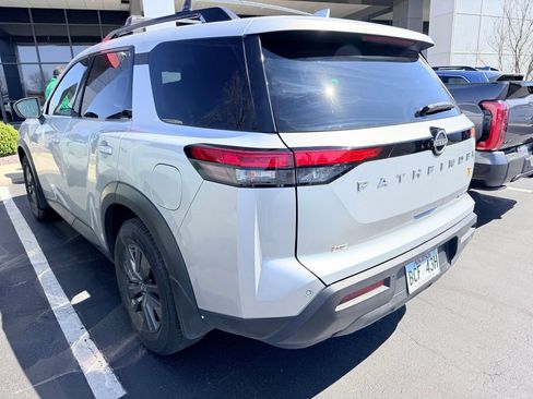 Used 2022 Nissan Pathfinder SV image 5