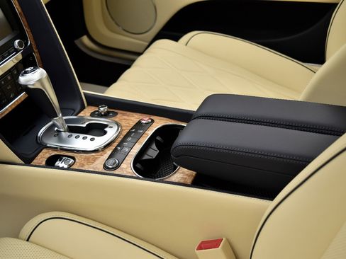 Used 2015 Bentley Flying Spur V8 AWD/4WD image 21