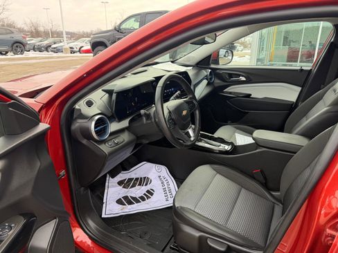 Certified 2024 Chevrolet Trax LT w/ Driver Confidence Package image 15