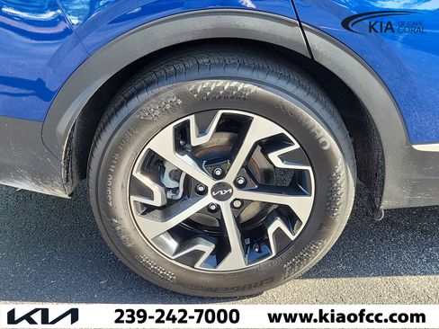 Used 2025 Kia Sportage EX FWD image 9