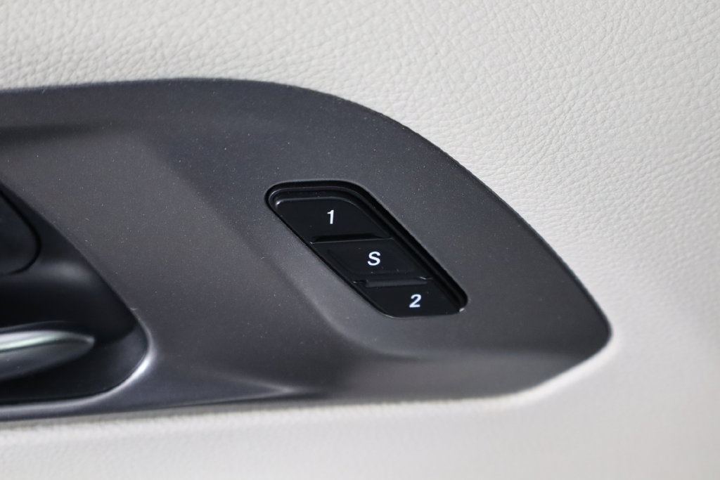 Used 2023 Chrysler Pacifica Touring-L FWD image 22