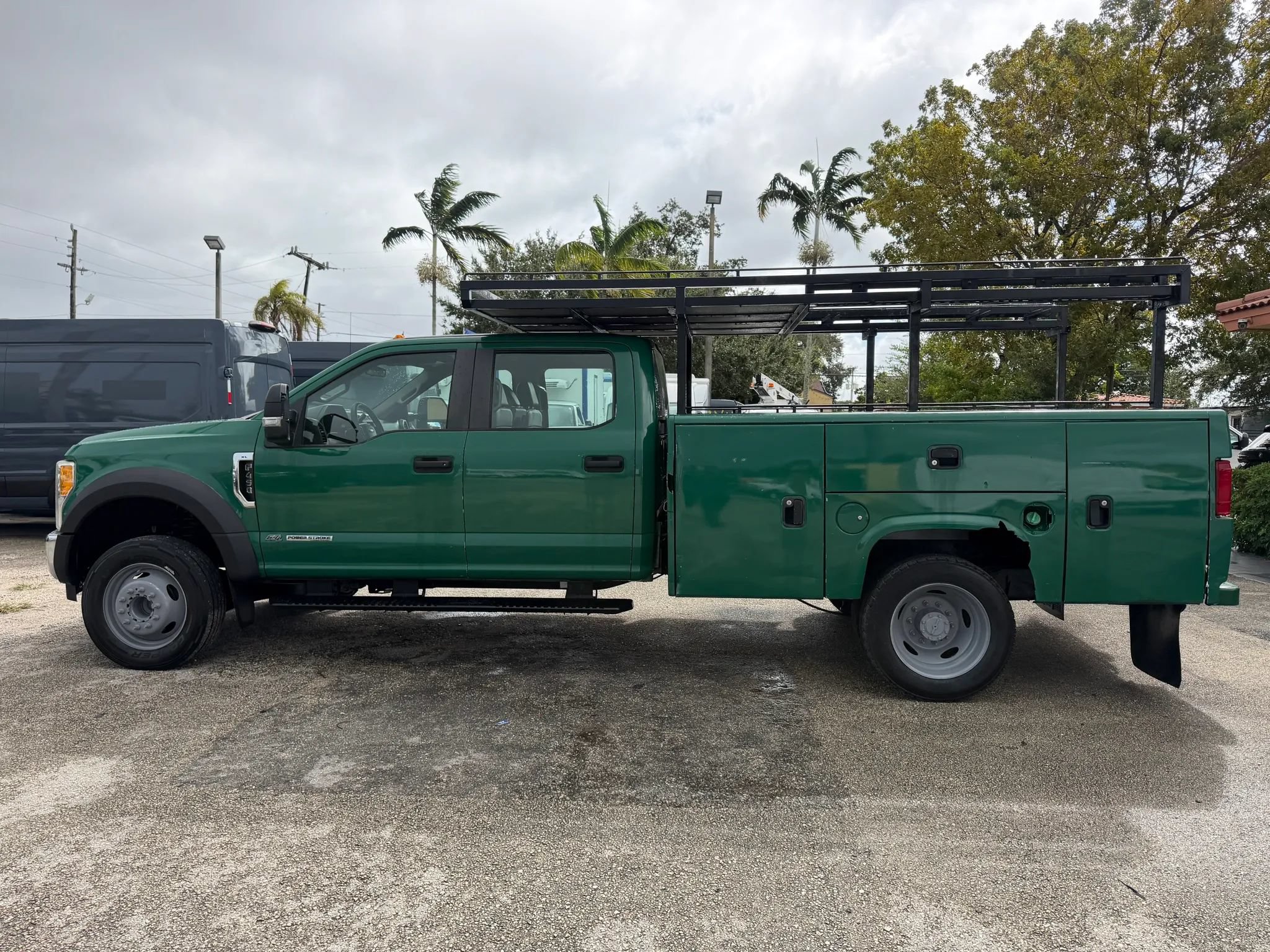 Used 2017 Ford F450 XL w/ Power Equipment Group RWD image 2