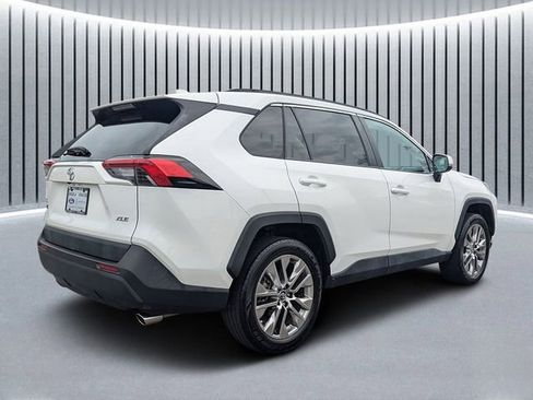 Used 2019 Toyota RAV4 XLE Premium image 3