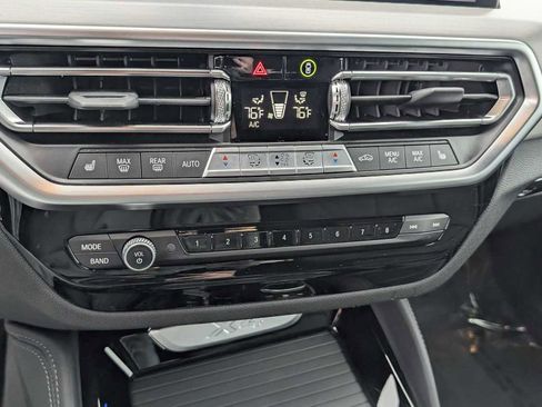 Used 2025 BMW X4 xDrive30i w/ Premium Package image 16