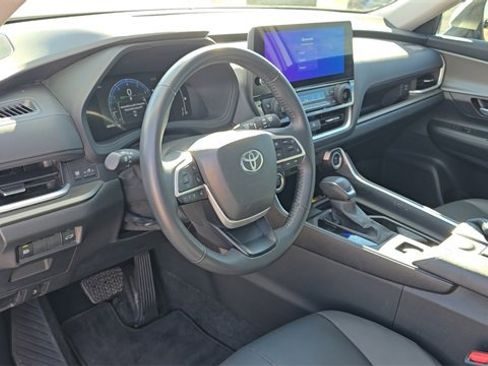 Used 2024 Toyota Grand Highlander XLE image 12