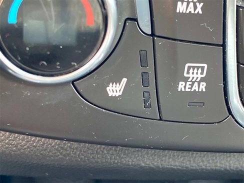 Used 2021 Chevrolet Traverse LT image 32