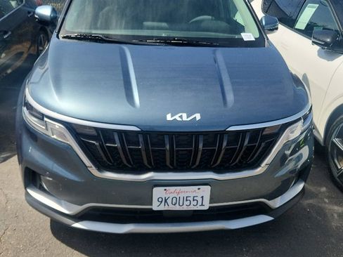 Used 2024 Kia Carnival EX FWD image 2