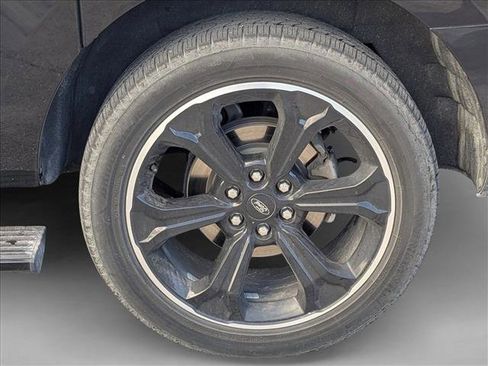 Used 2023 Ford Expedition Max Limited image 5