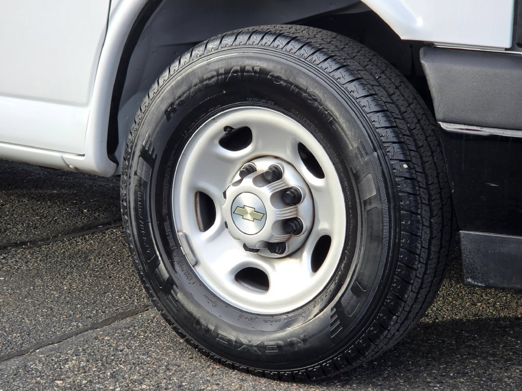 Used 2020 Chevrolet Express 2500 RWD image 11