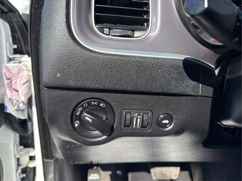 Used 2019 Dodge Charger SXT image 25