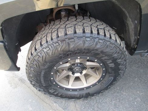 Used 2017 Chevrolet Silverado 1500 High Country image 16