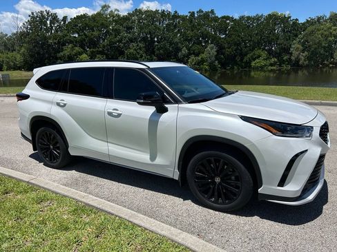 Certified 2024 Toyota Highlander XSE FWD image 8