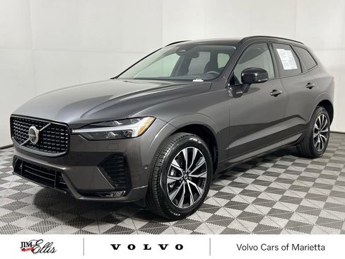 Used 2025 Volvo XC60 B5 Plus image 5