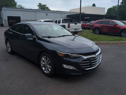 Used 2019 Chevrolet Malibu LT FWD image 2