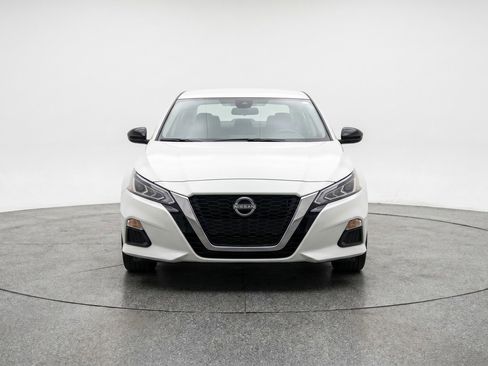 Used 2025 Nissan Altima 2.5 SV FWD image 2