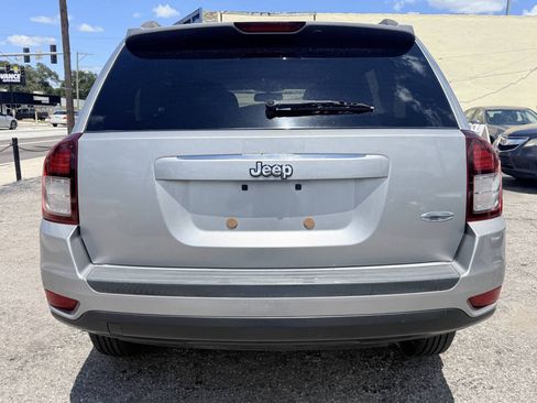 Used 2016 Jeep Compass Latitude FWD image 3