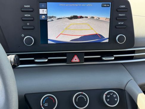 Used 2025 Hyundai Elantra SE FWD image 17