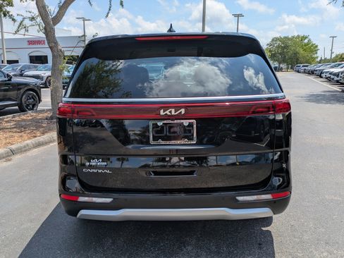 Used 2024 Kia Carnival EX FWD image 5