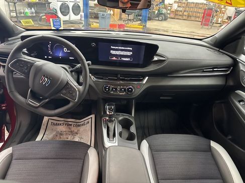 Used 2025 Buick Envista Preferred w/ Convenience I Package FWD image 17