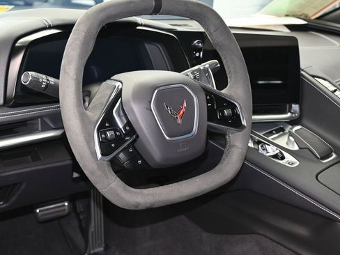 Used 2024 Chevrolet Corvette Stingray Convertible w/ Z51 Performance Package image 17