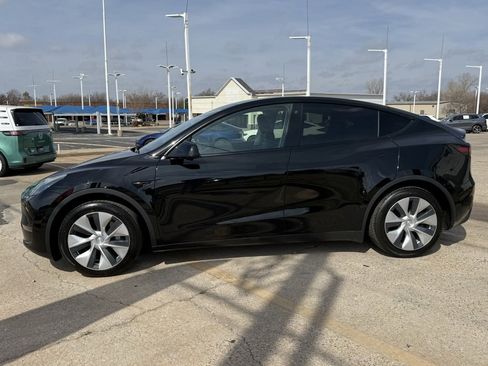 Used 2021 Tesla Model Y Long Range image 4