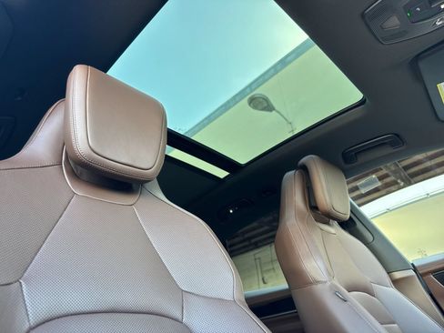 Certified 2025 Porsche Macan 4S Electric AWD/4WD image 19