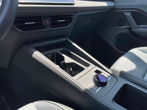 New 2026 Volkswagen Tiguan SE AWD/4WD image 19