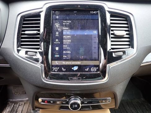 Used 2018 Volvo XC90 T6 Momentum w/ Convenience Package image 14