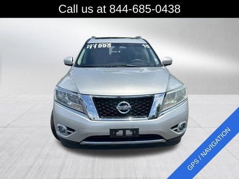 Used 2015 Nissan Pathfinder Platinum FWD image 2