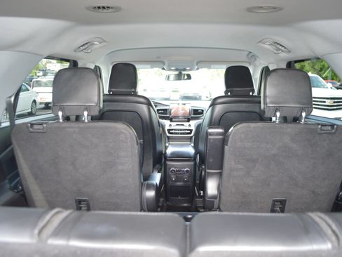 Used 2020 Ford Explorer XLT w/ Equipment Group 202A AWD/4WD image 7