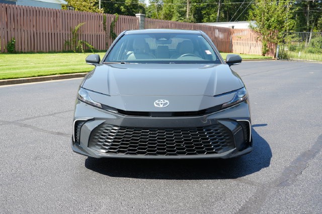 Used 2025 Toyota Camry SE FWD image 2