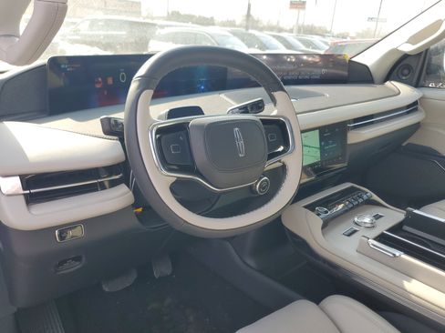 New 2026 Lincoln Navigator Reserve w/ Jet Appearance Package image 13