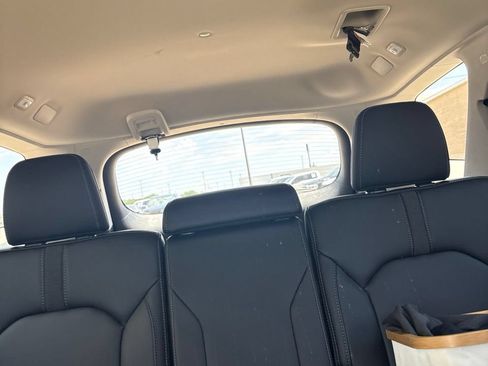 Used 2025 Honda Pilot EX-L image 12