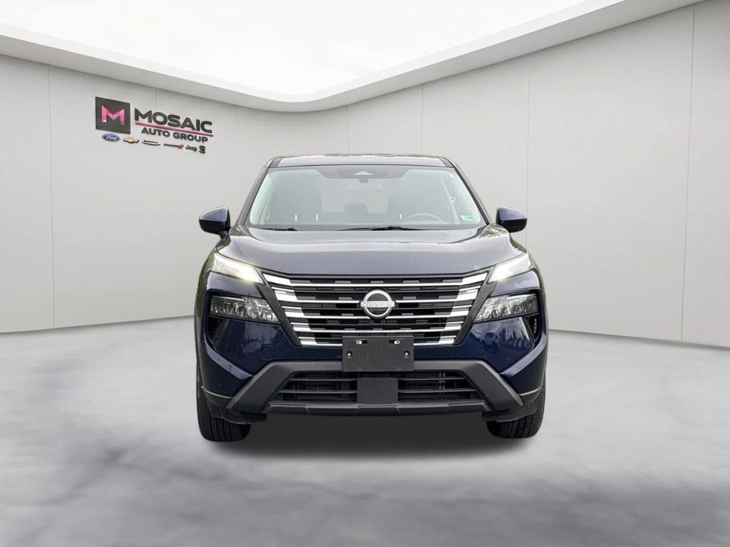Used 2026 Nissan Rogue SV AWD/4WD image 3