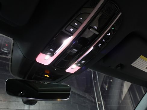 Used 2023 Porsche Cayenne Platinum Edition image 21