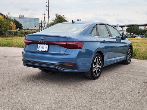 Certified 2025 Volkswagen Jetta SE FWD image 3