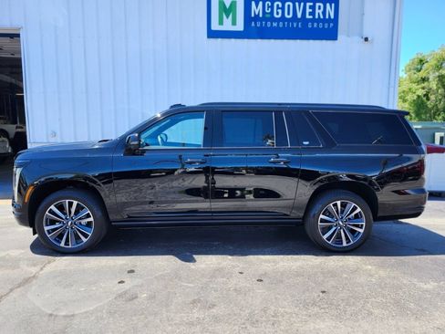 Used 2026 Cadillac Escalade ESV Sport AWD/4WD image 2