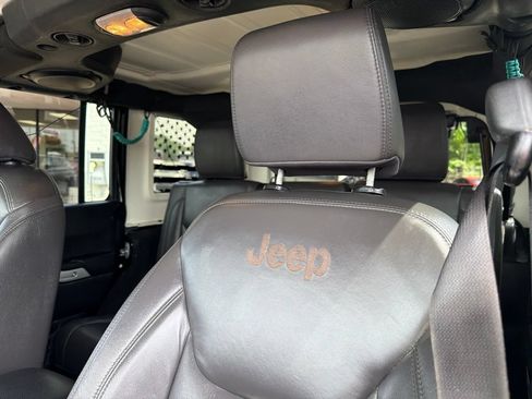 Used 2014 Jeep Wrangler Unlimited Rubicon w/ Connectivity Group AWD/4WD image 20